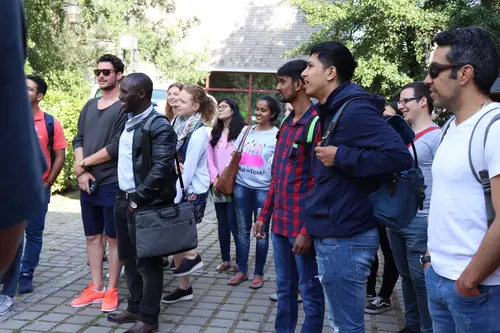 Das Welcome-Programm bringt internationale Studierende mit Studierenden der HNEE zusammen, um die Integration und den interkulturellen Austausch zu fördern.