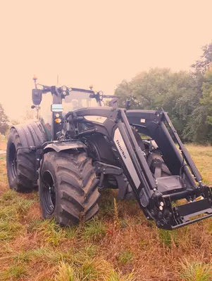 Trecker für die Nutzung auf nassen Niedermooren mit sehr breiten Reifen